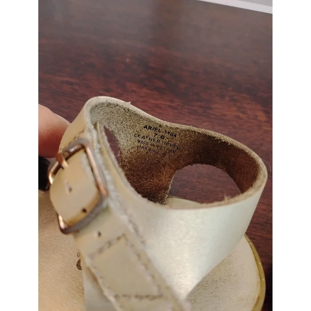 Footmates Ariel Champagne Gold Leather Scalloped Buckle‎ Sandals Kids Size 7
